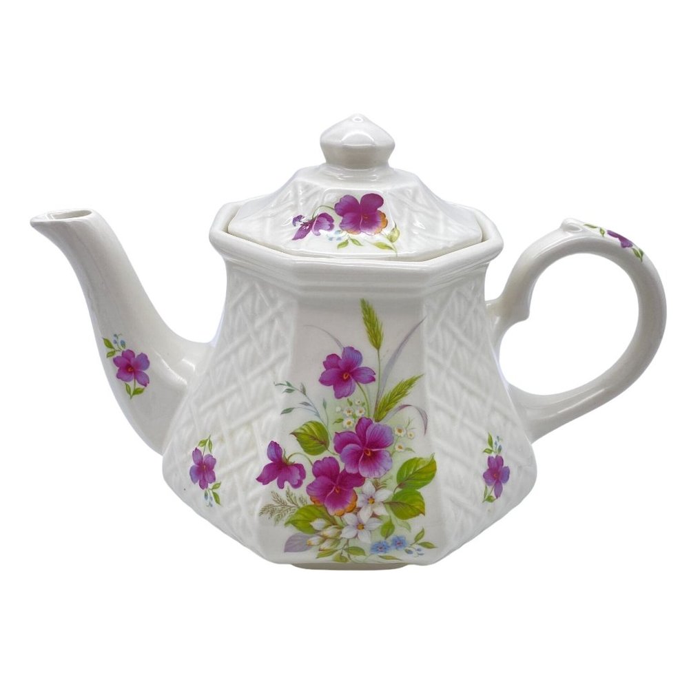 Vintage Sadler Windsor floral teapot‎ England Pansy weave trellis finish violets